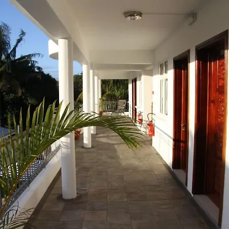 Les Trois Fleurs Apartment Pointe aux Canonniers Exterior photo