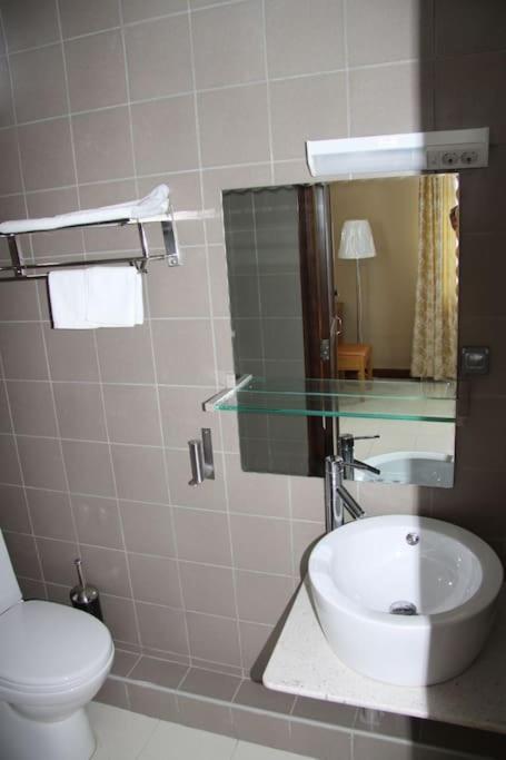 Les Trois Fleurs Apartment *